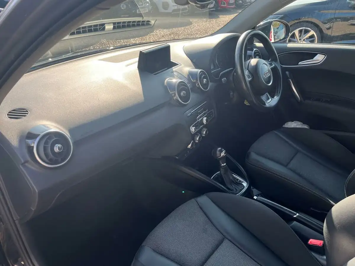 2016-audi-a1-14-tfsi-sportback-5d-s-tronic-big-10