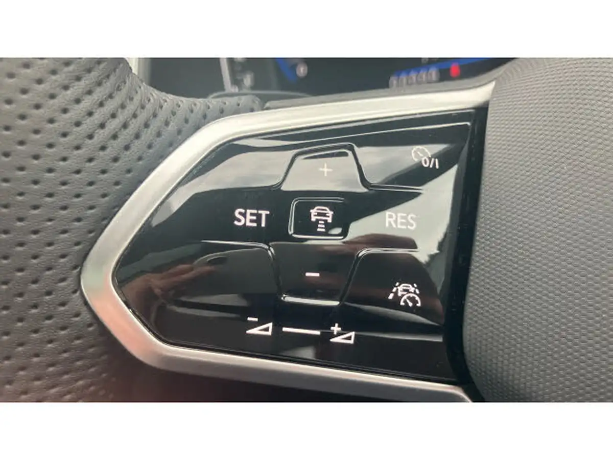 2022-volkswagen-tiguan-allspace-15-tsi-r-line-big-16