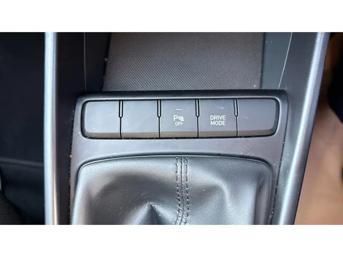 2021-hyundai-i20-10-t-gdi-se-connect-eclutch-imt-big-28