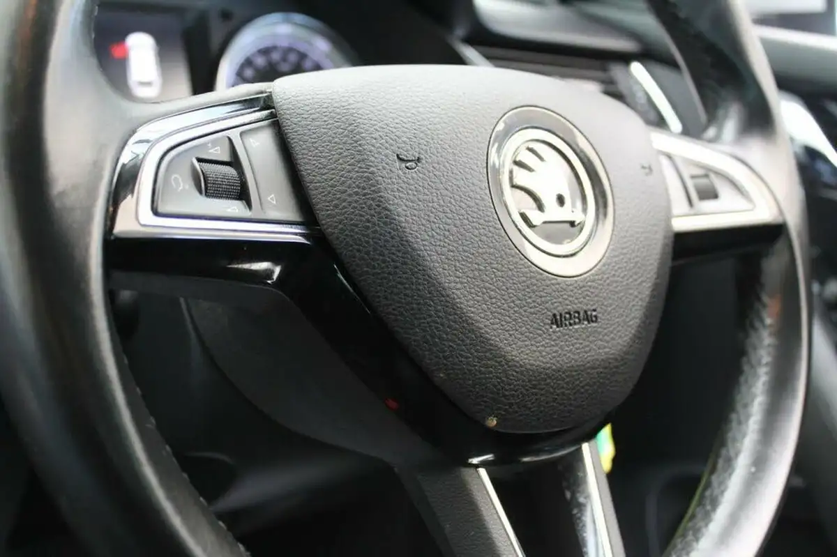 2019-skoda-octavia-20tdi-se-l-estate-big-32