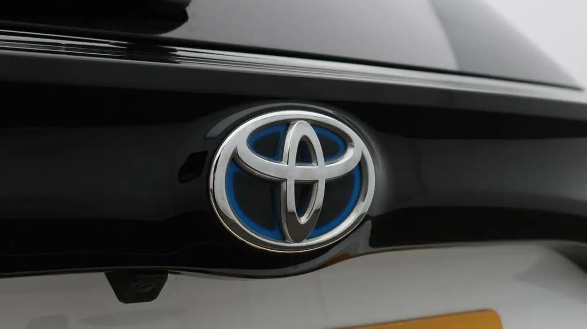 2021-toyota-yaris-15-vvt-i-design-big-23