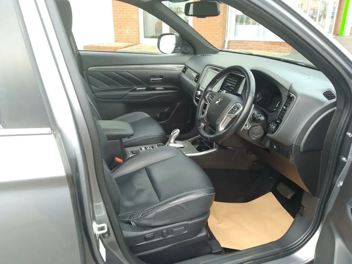 2019-mitsubishi-outlander-24-dynamic-phev-big-21