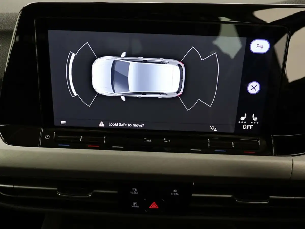 2021-volkswagen-golf-10-etsi-life-hatchback-big-11