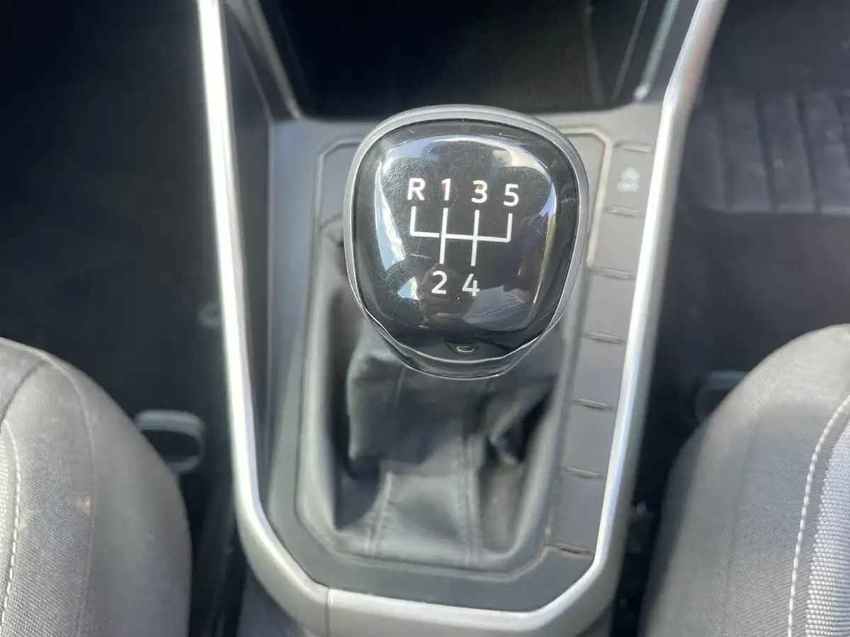 2022-volkswagen-polo-10-life-big-18
