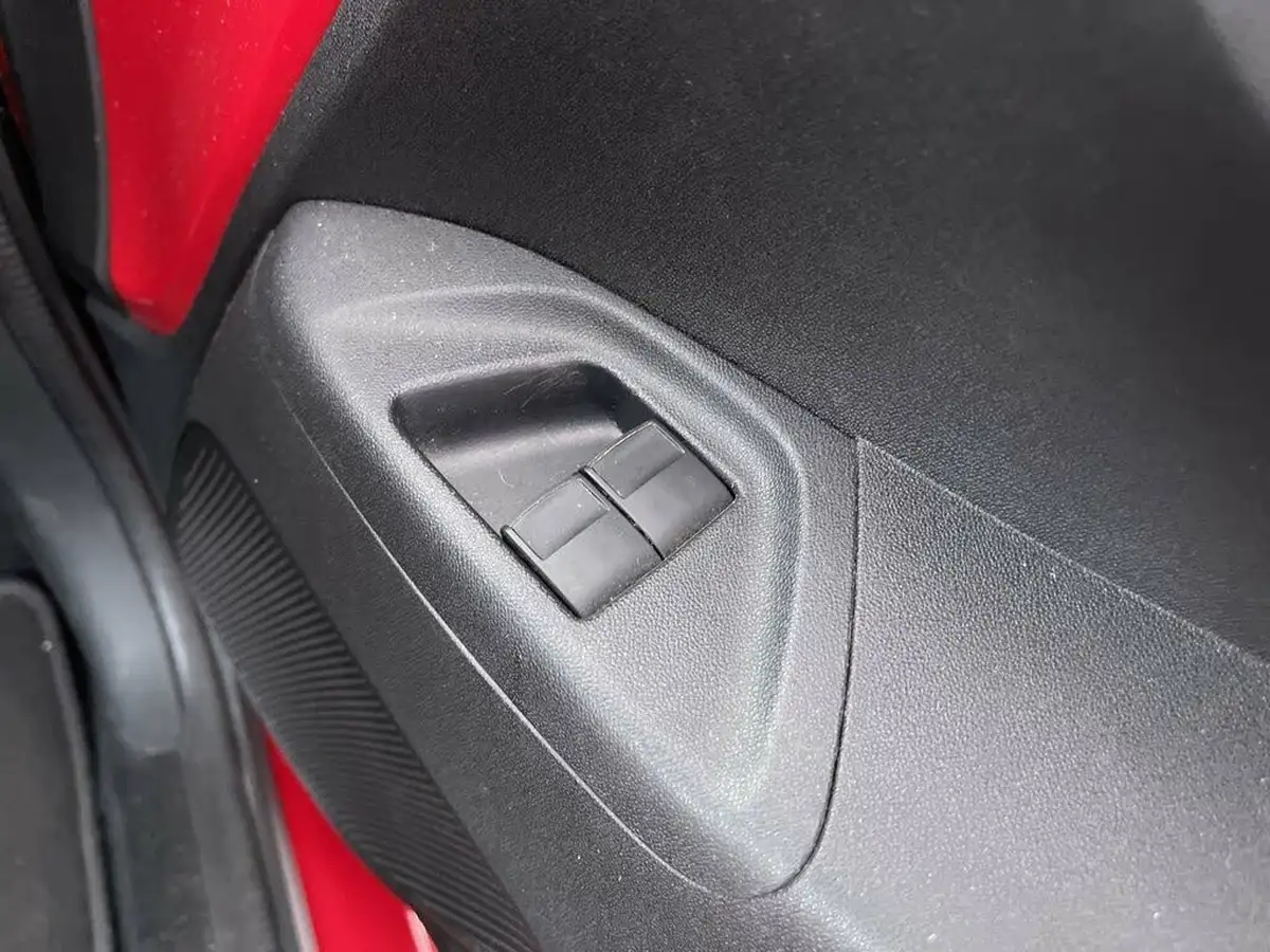 2015-toyota-aygo-10-vvt-i-x-play-3d-big-45