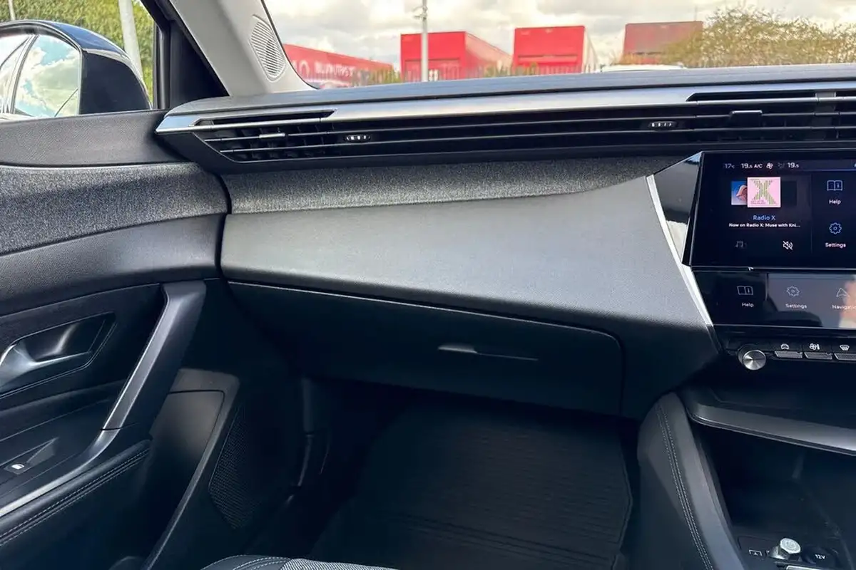 2023-peugeot-408-12-puretech-allure-premium-big-19