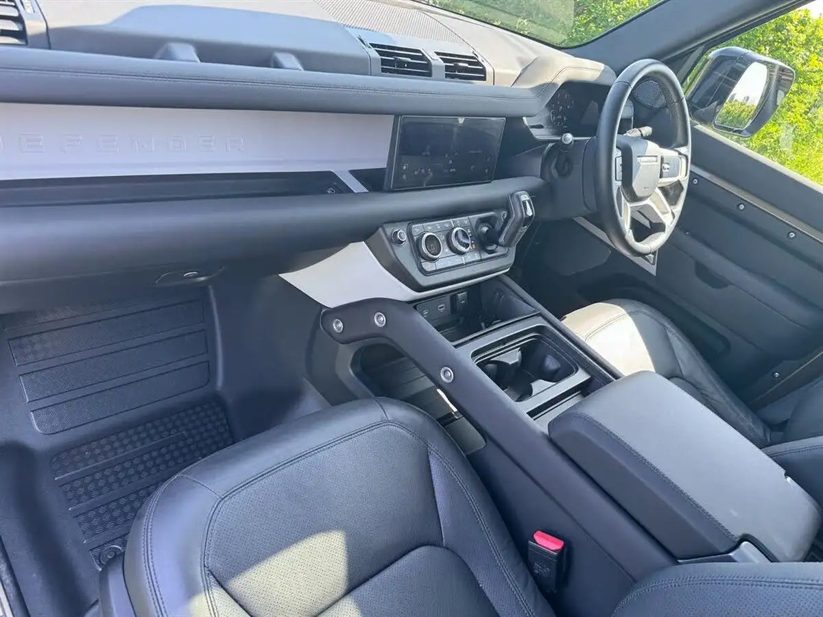2023-land-rover-110-defender-30-d250-xs-edition-big-12