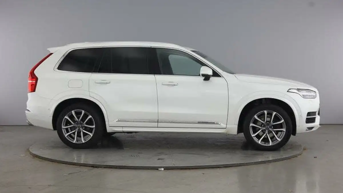 2017-volvo-xc90-20td-d5-inscription-auto-big-3