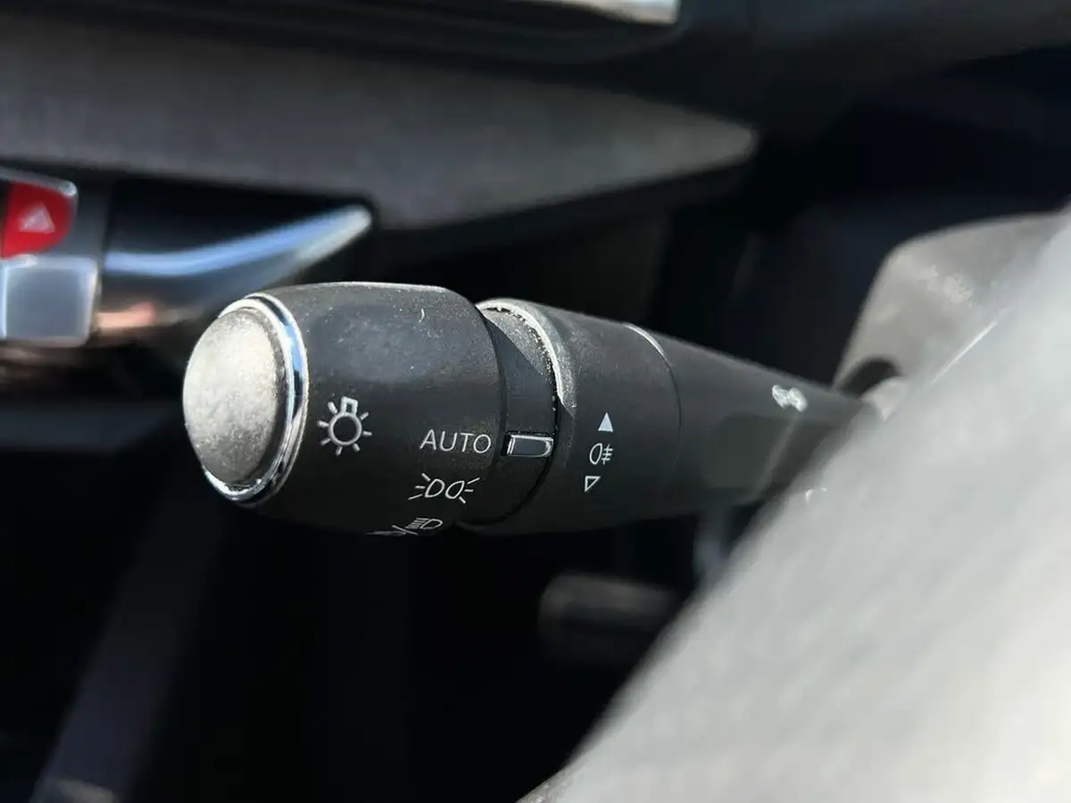 2022-peugeot-3008-suv-16-puretech-gt-premium-225bhp-hybrid-e-eat8-big-36