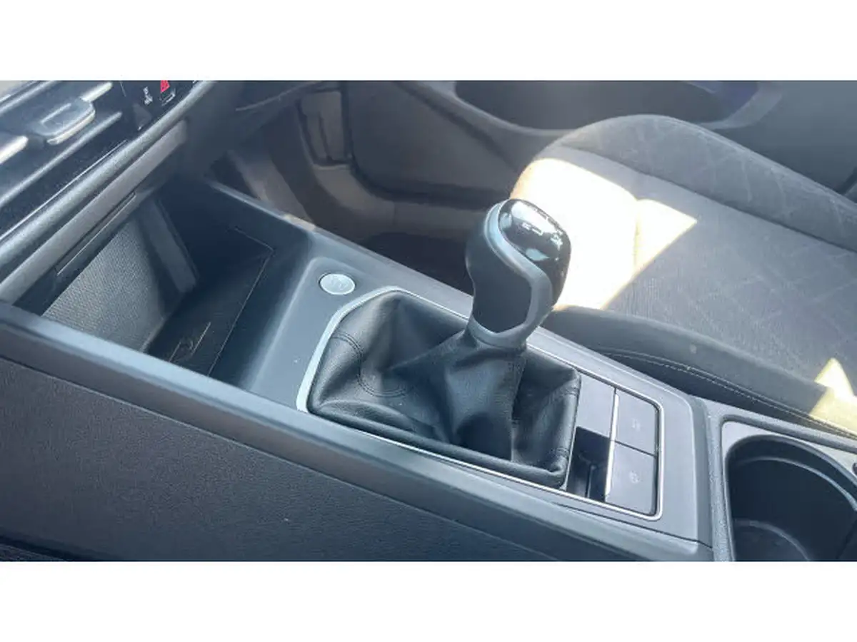 2022-volkswagen-golf-15-tsi-life-130ps-hatchback-big-12