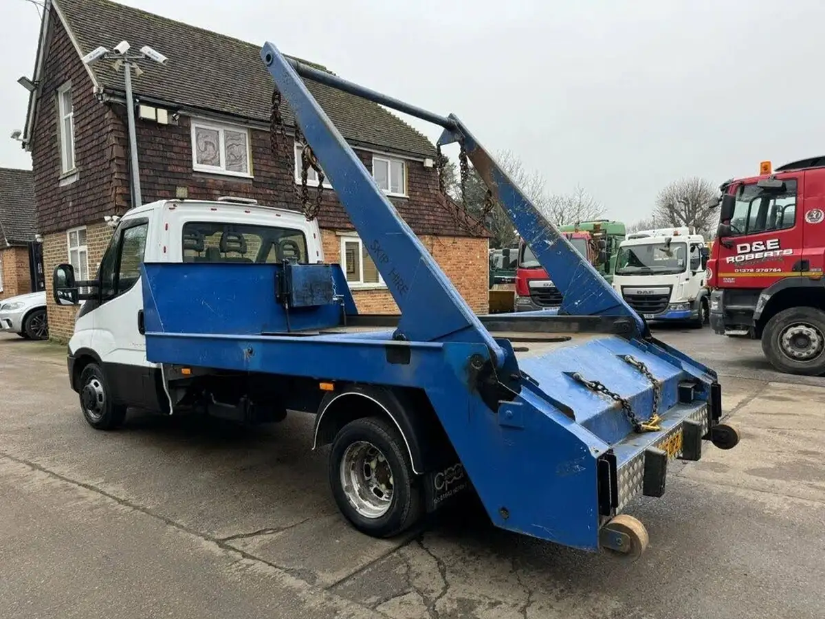 2015-iveco-daily-c-class-23td-35c13-3750-chassis-cab-big-2