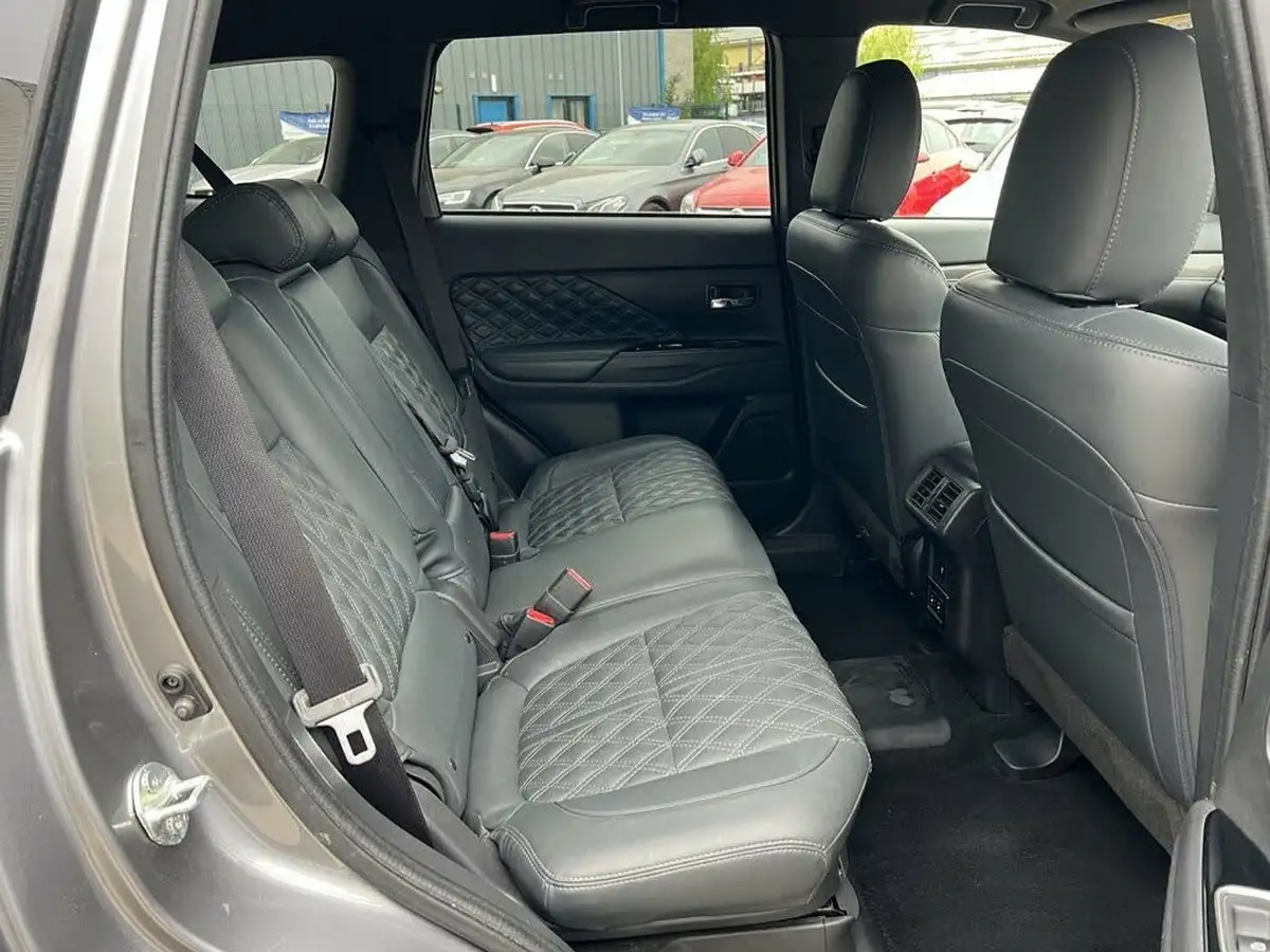 2018-mitsubishi-outlander-24-5h-phev-big-18