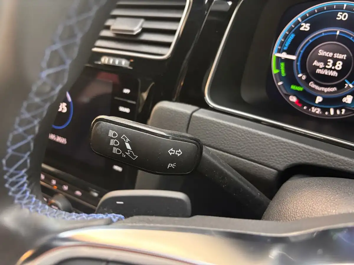 2017-volkswagen-golf-14-tsi-gte-ss-big-39