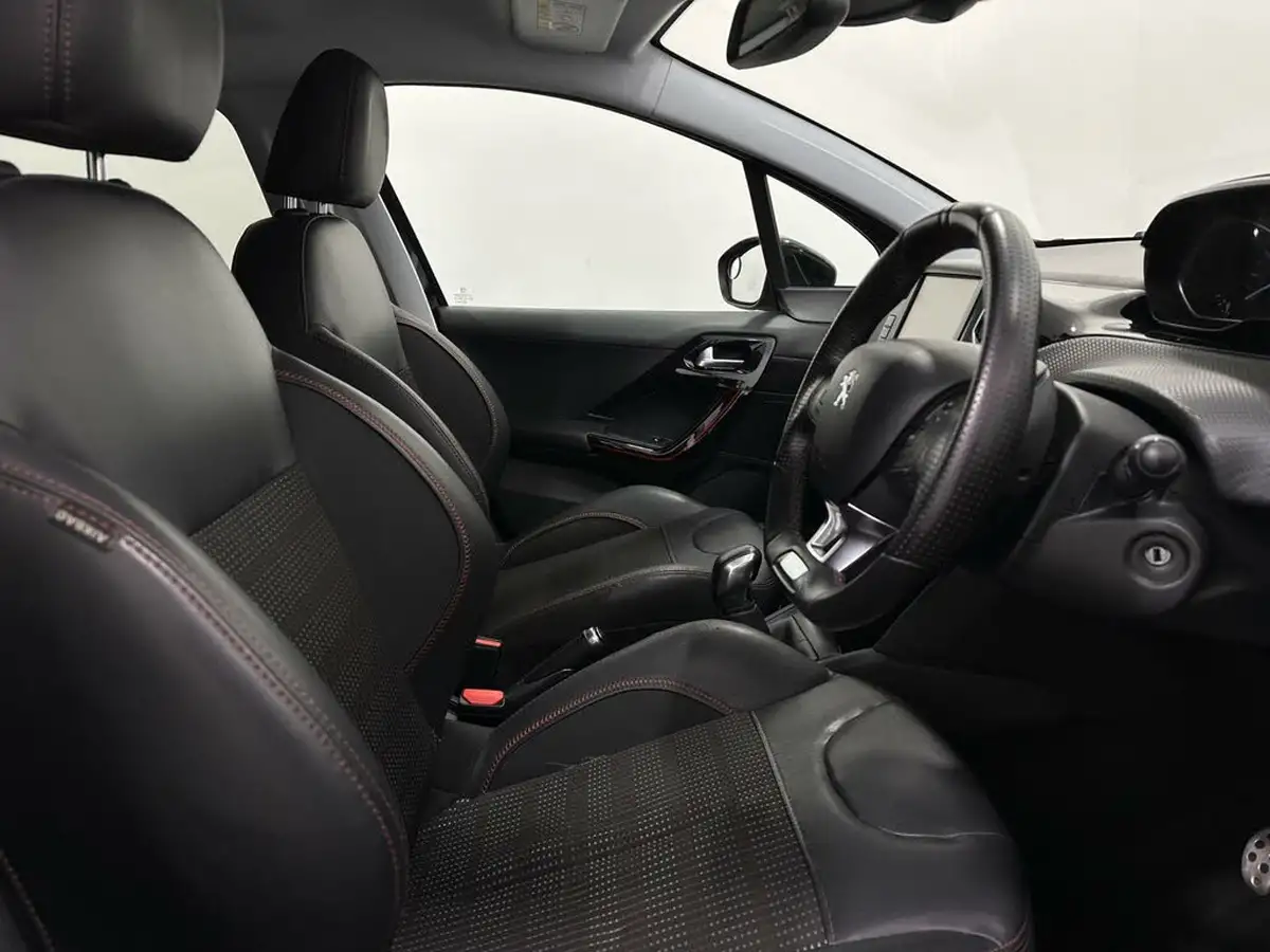 2016-peugeot-208-12-puretech-gt-line-5d-big-26