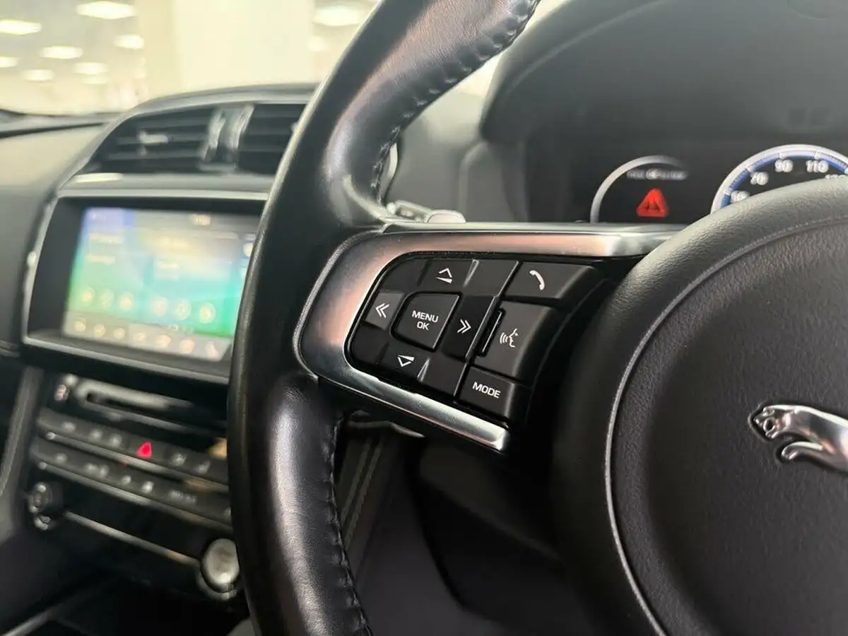 2017-jaguar-f-pace-20-i4d-r-sport-180ps-awd-ss-auto-big-32