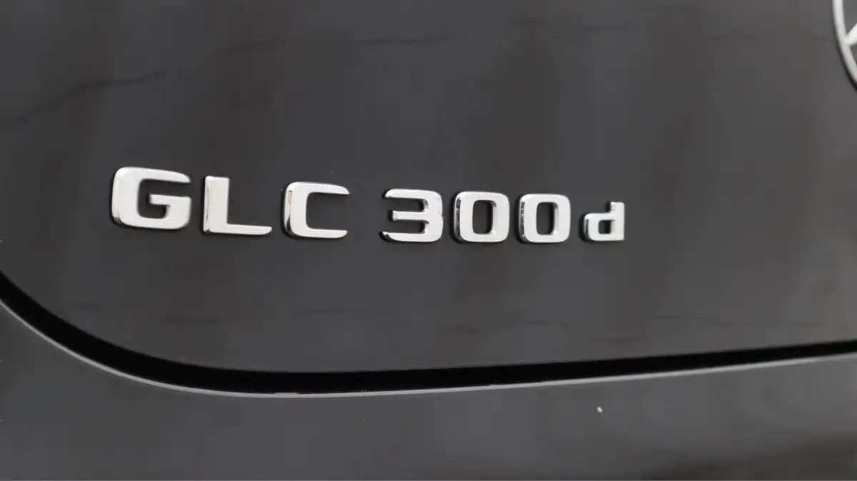 2022-mercedes-benz-glc-class-20d-glc300d-amg-line-premium-244ps-coupe-4d-1950cc-big-20
