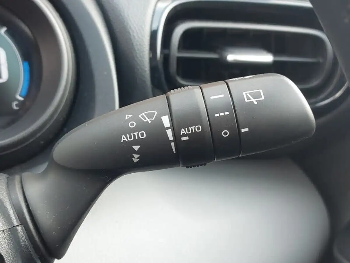 2022-toyota-yaris-cross-15-vvt-i-icon-big-15