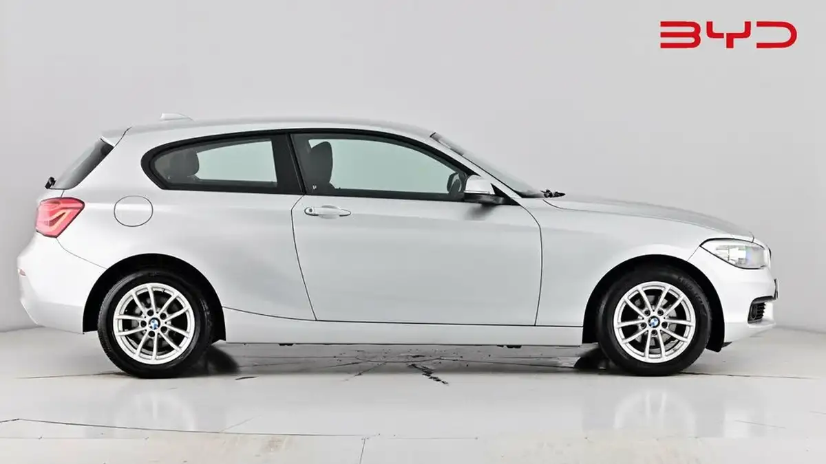 2017-bmw-1-series-20td-118d-se-3d-big-5