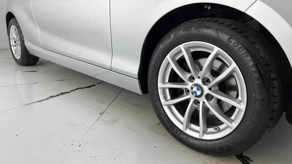 2017-bmw-1-series-20td-118d-se-3d-big-27
