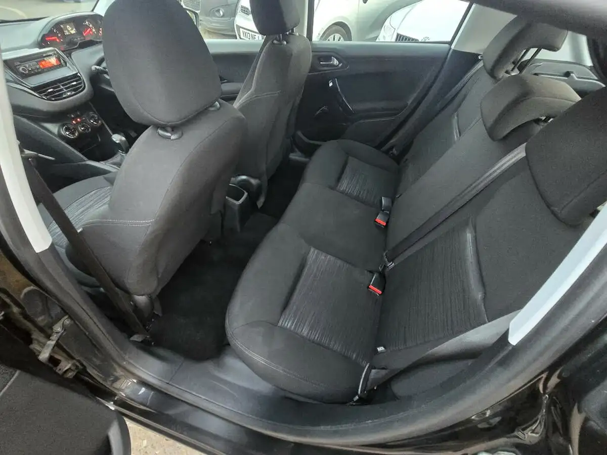 2012-peugeot-208-12-access-5d-big-13
