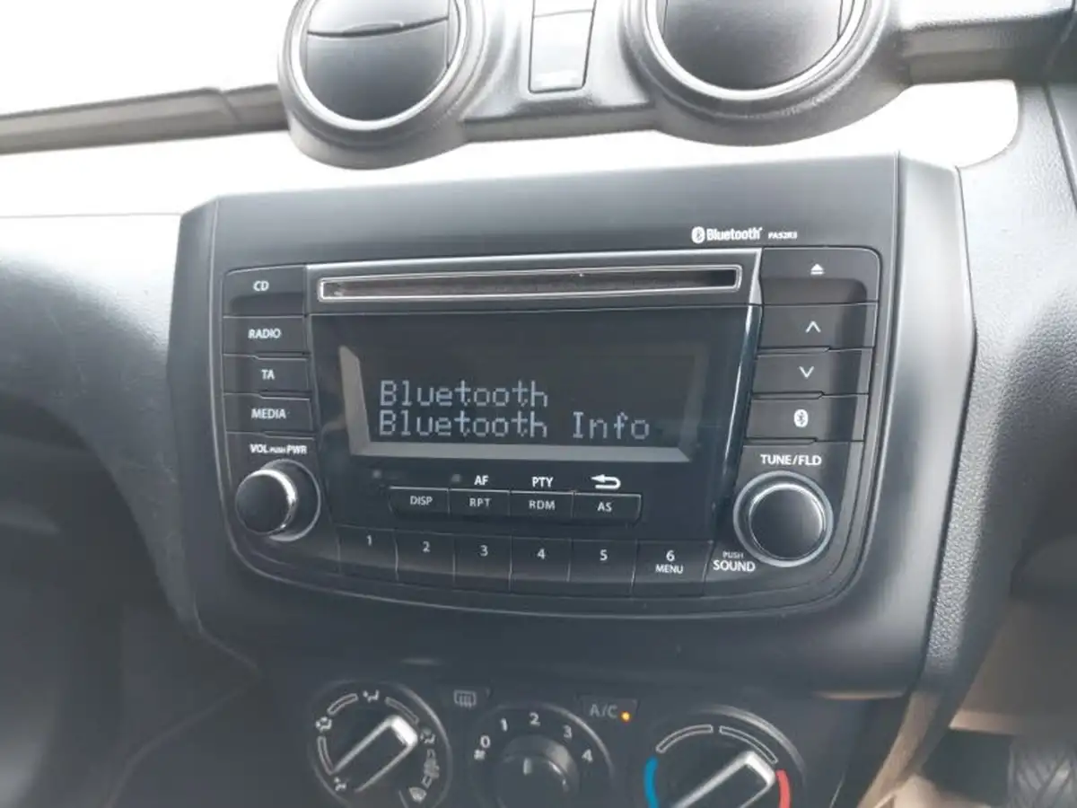 2019-suzuki-swift-12-dualjet-attitude-big-17