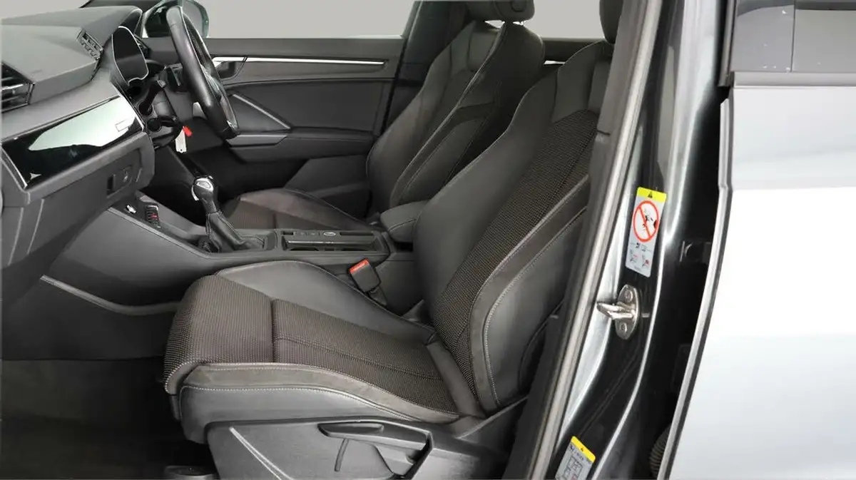2022-audi-q3-15-35-tfsi-black-edition-codcomfort-sound-pack-station-wagon-big-14