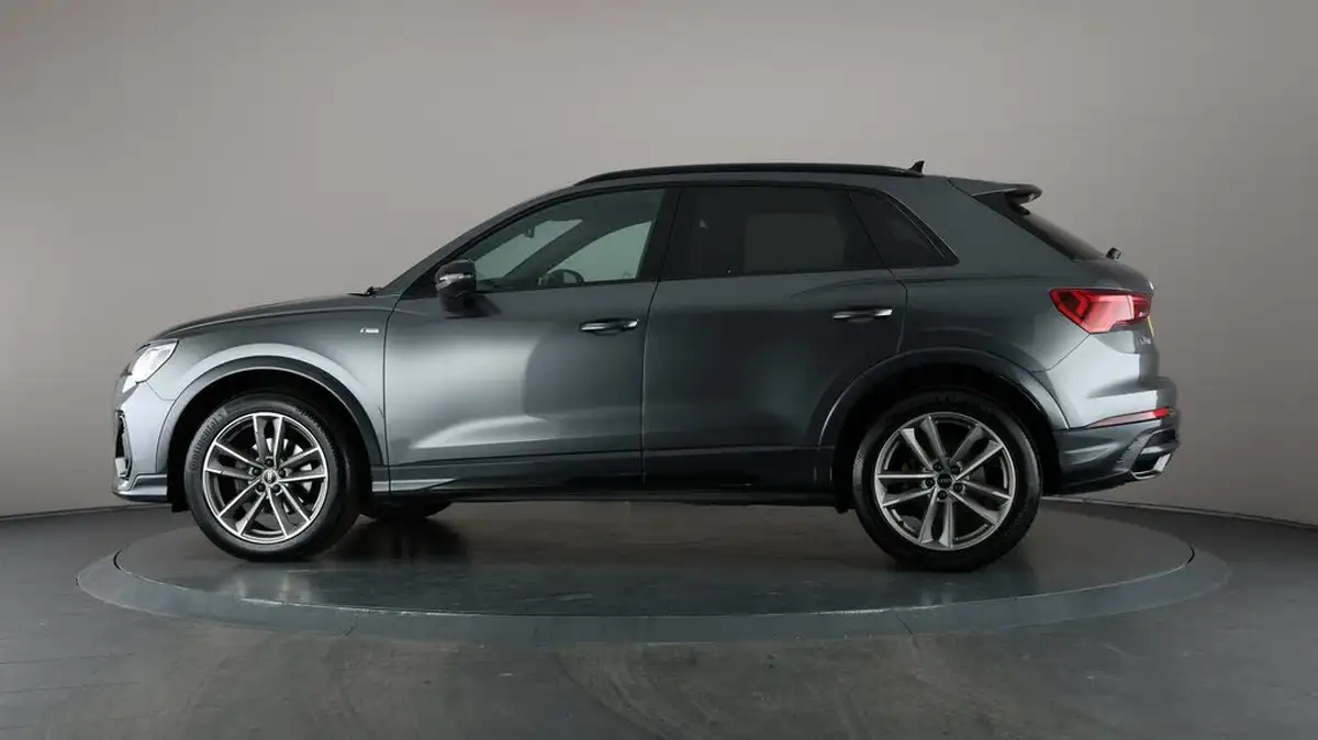 2022-audi-q3-15-35-tfsi-black-edition-codcomfort-sound-pack-station-wagon-big-31