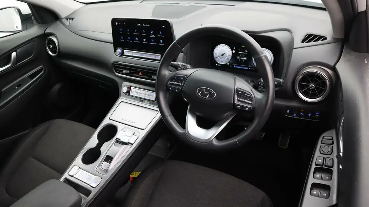 2022-hyundai-kona-e-premium-204ps-64kwh-7kw-obc-big-9