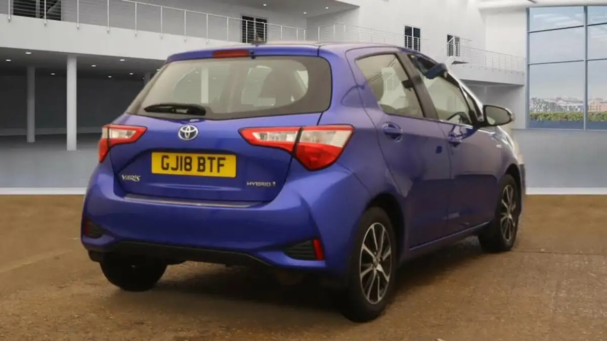 2018-toyota-yaris-15-vvt-i-icon-tech-98bhp-hybrid-1497cc-e-cvt-big-3