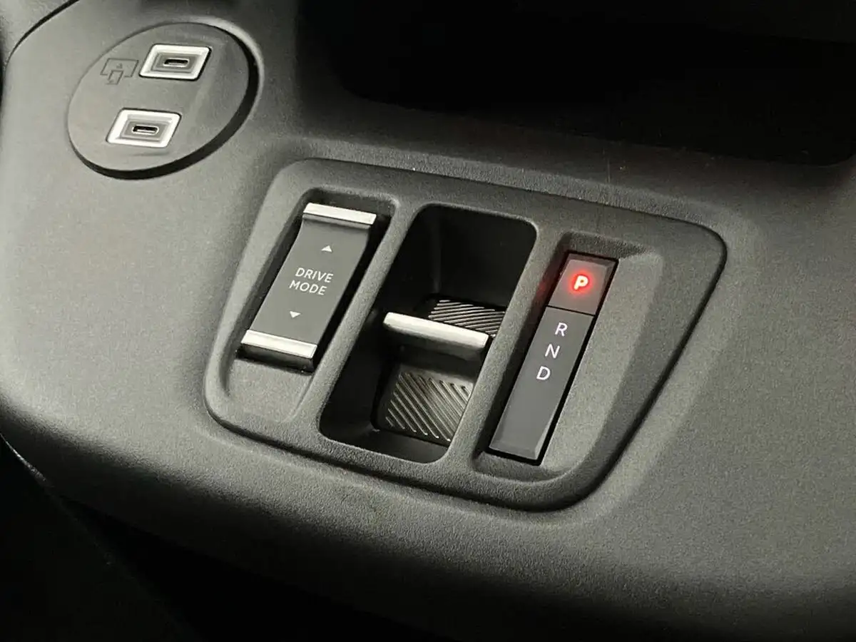2024-vauxhall-combo-life-e-design-xl-big-35