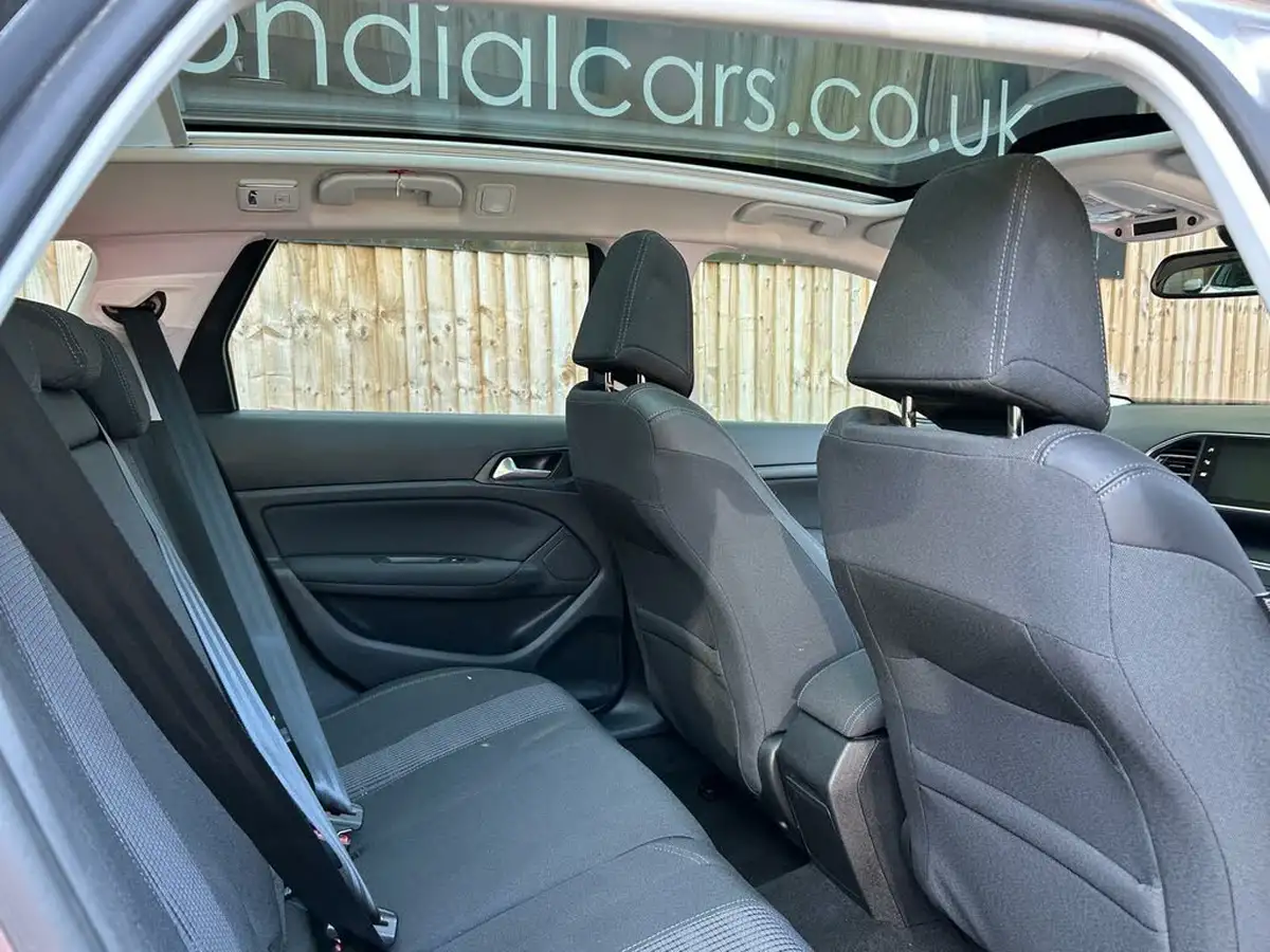 2017-peugeot-308-sw-12-puretech-allure-130bhp-big-27