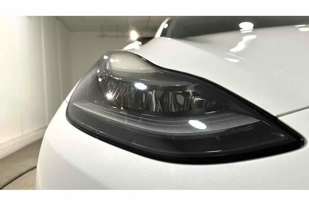 2022-tesla-model-y-e-long-range-big-15