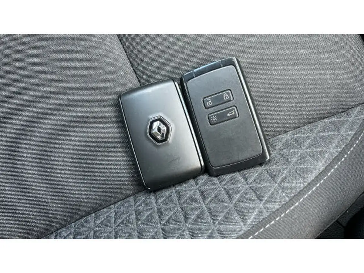 2021-renault-clio-10-tce-iconic-edition-big-19