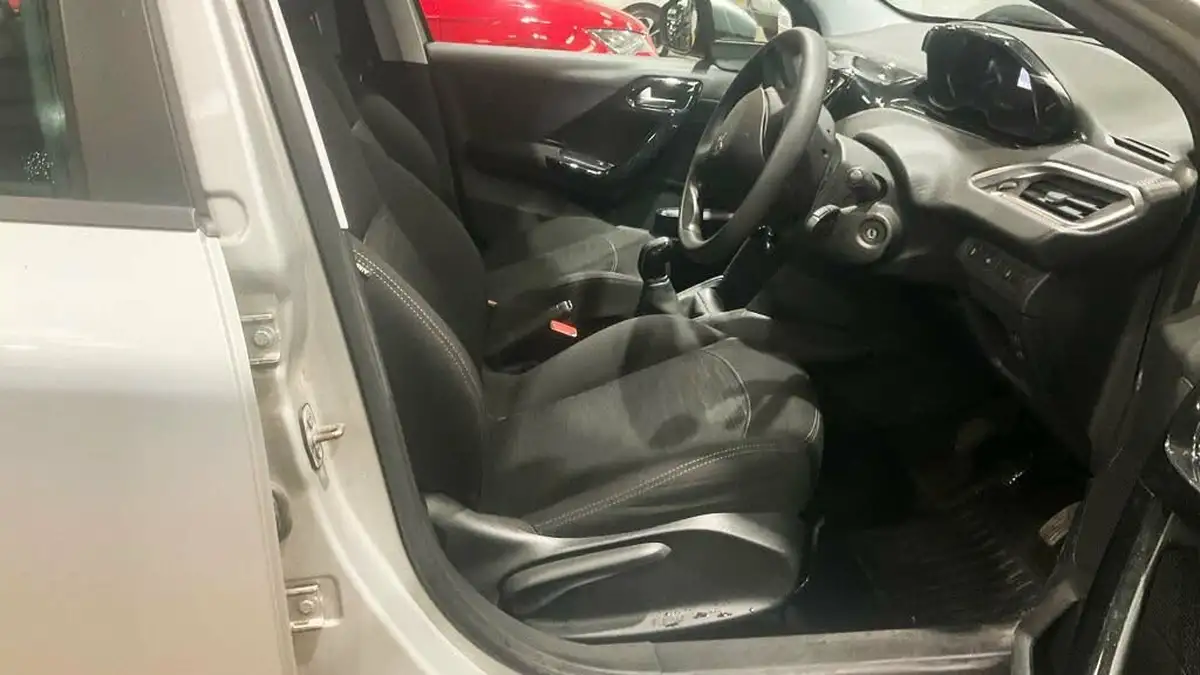 2015-peugeot-208-16bluehdi-access-ac-5d-big-8