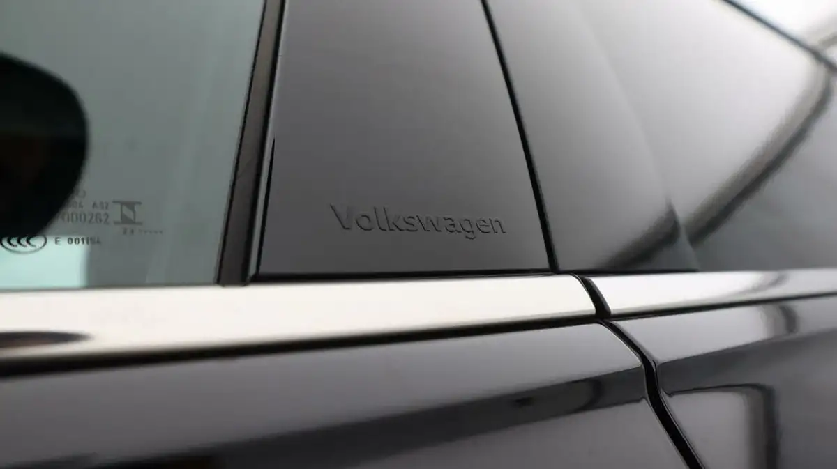 2023-volkswagen-tiguan-allspace-15-tsi-r-line-big-24