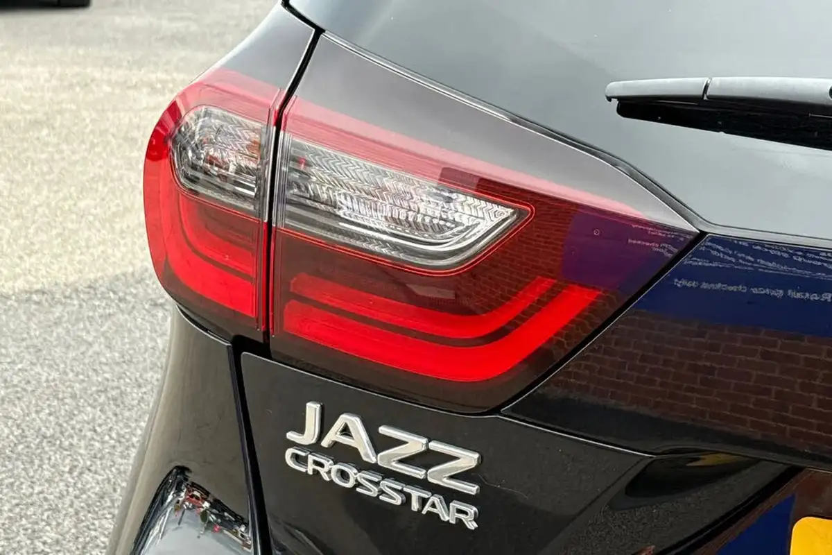2021-honda-jazz-15-i-mmd-crosstar-ex-109ps-two-tone-big-27
