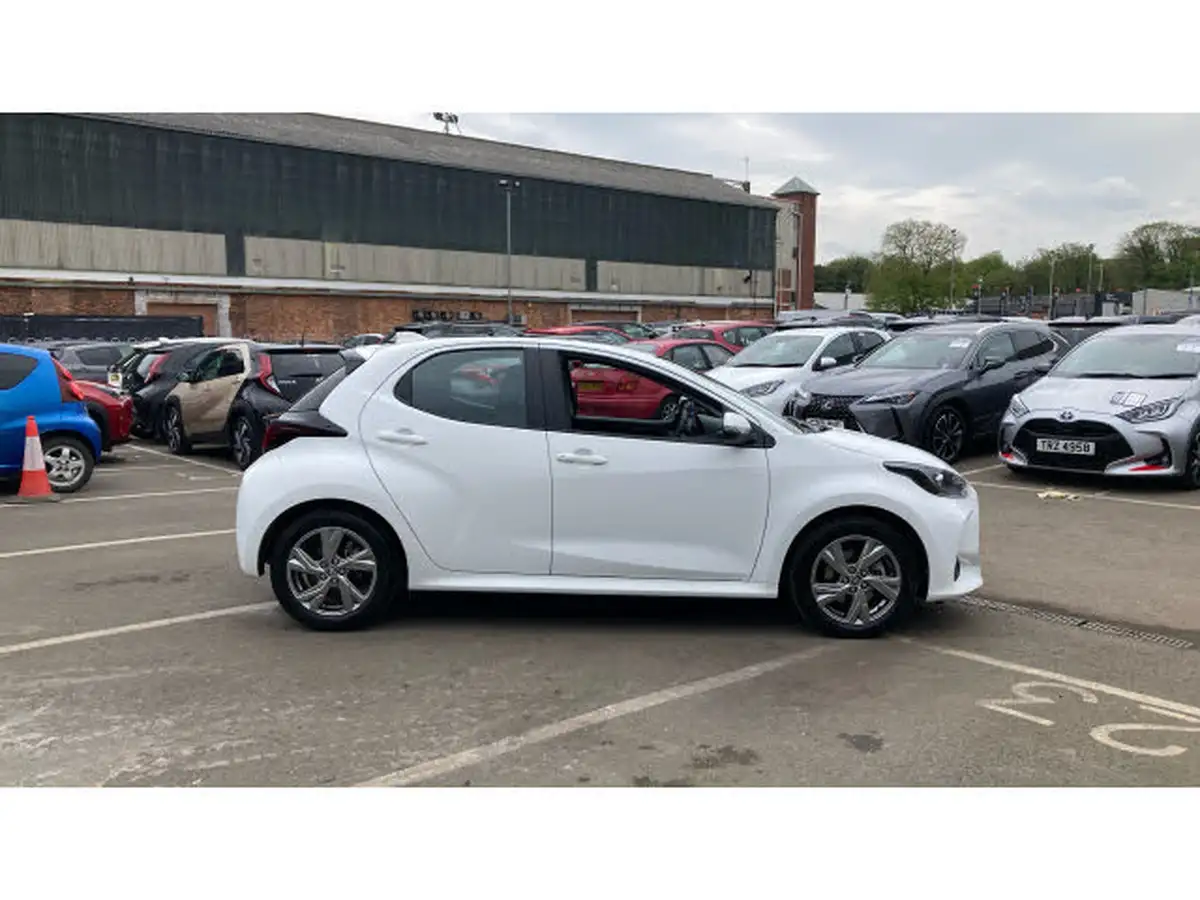 2024-toyota-yaris-15-vvt-i-icon-big-15