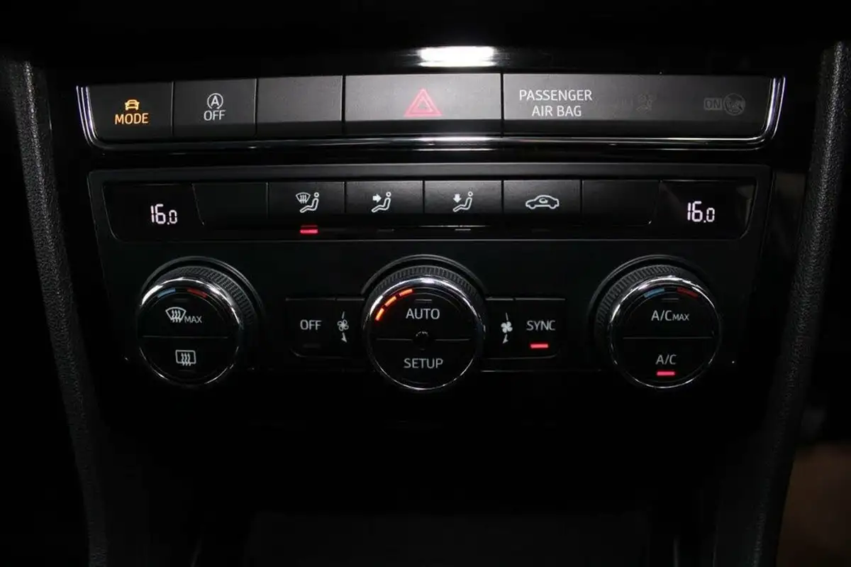 2018-seat-leon-14-tsi-fr-technology-hatchback-5d-big-27