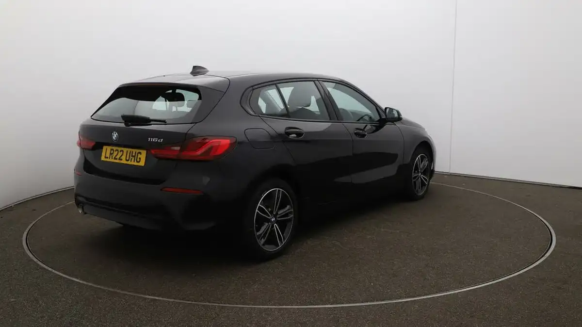 2022-bmw-1-series-15td-116d-sport-dct-big-46