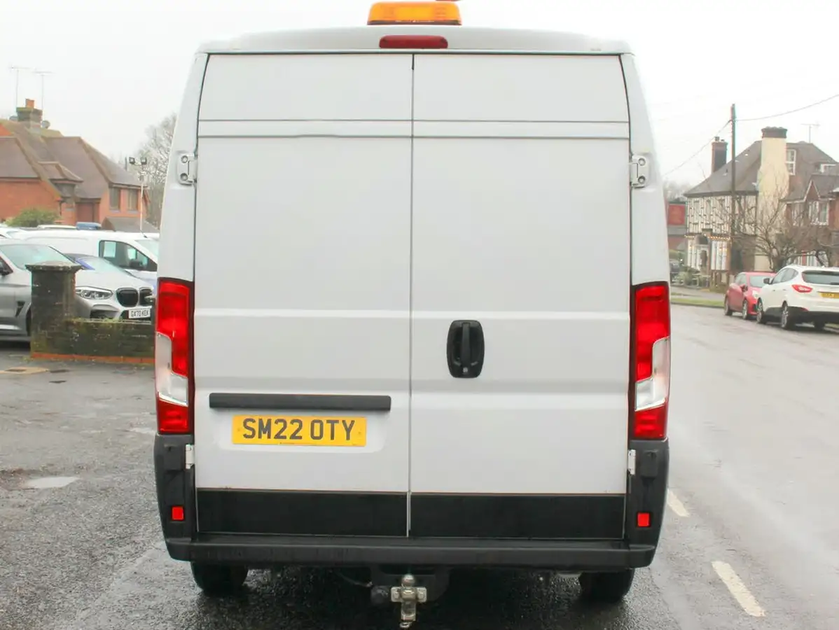 2022-citroen-relay-22bluehdi-35-l2h2-enterprise-big-26