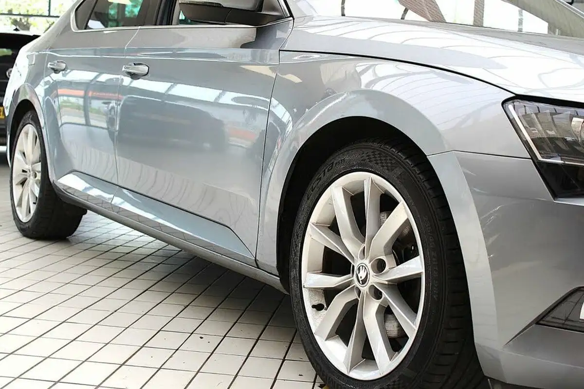 2015-skoda-superb-20tdi-scr-se-l-executive-190ps-hatchback-big-8