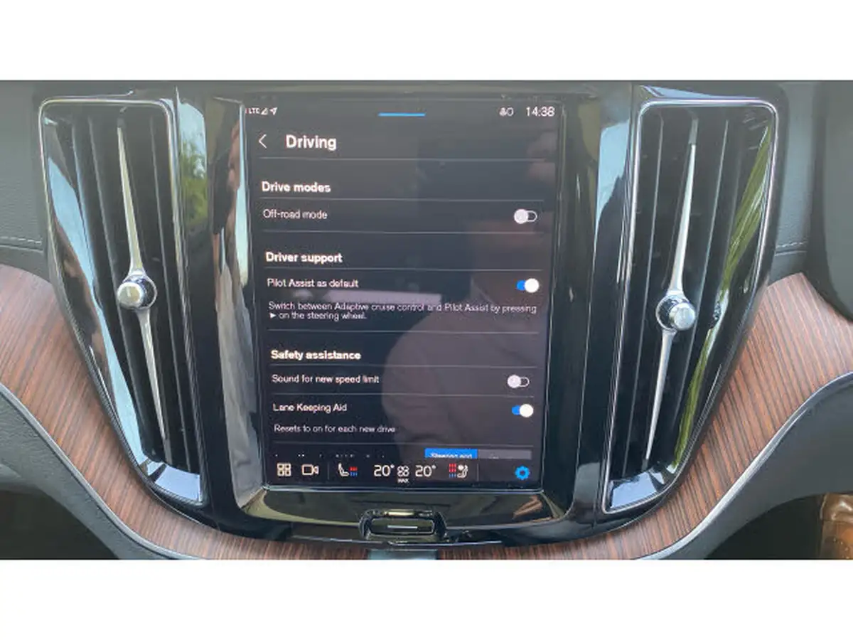 2024-volvo-xc60-20-b5-ultimate-big-20