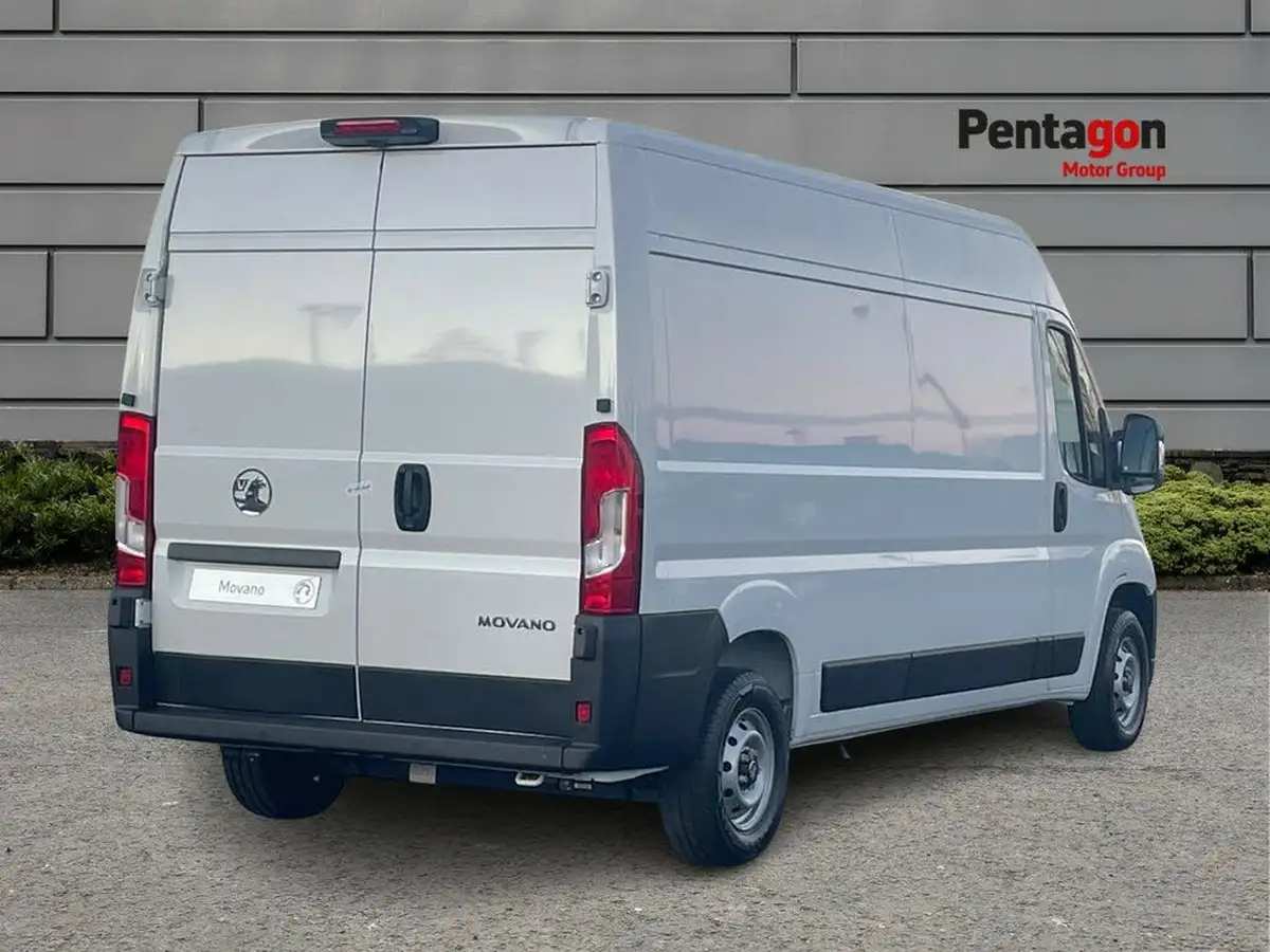 2025-vauxhall-movano-big-3