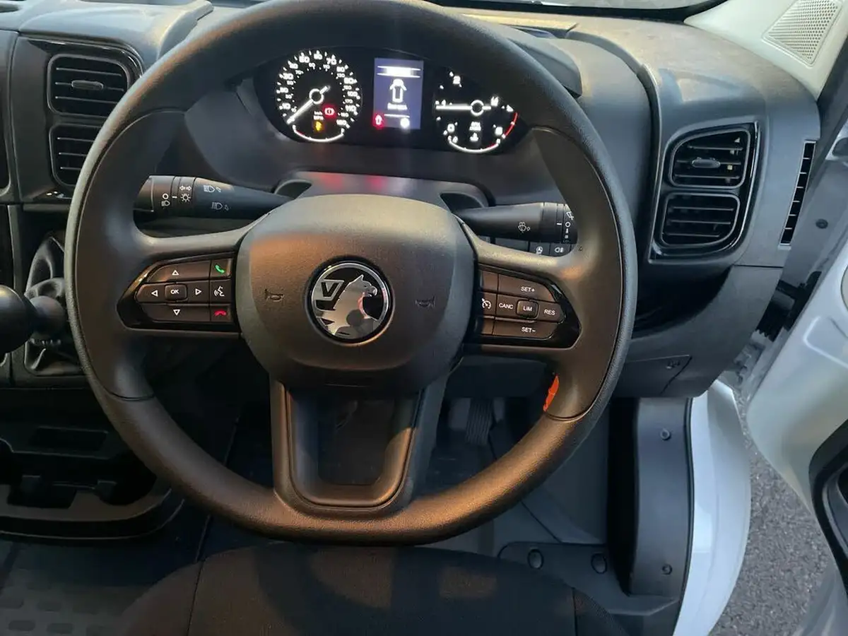 2025-vauxhall-movano-big-25