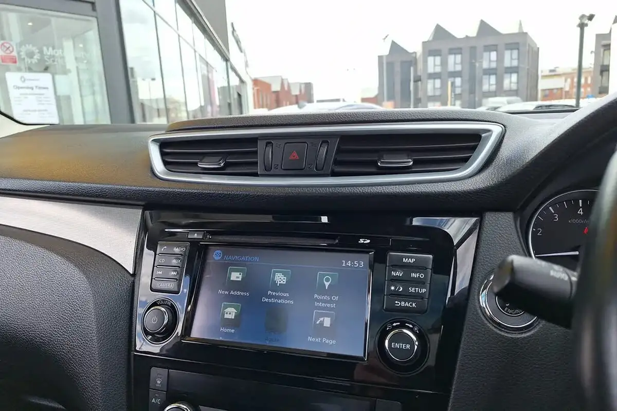 2018-nissan-qashqai-12-dig-t-n-connecta-big-38