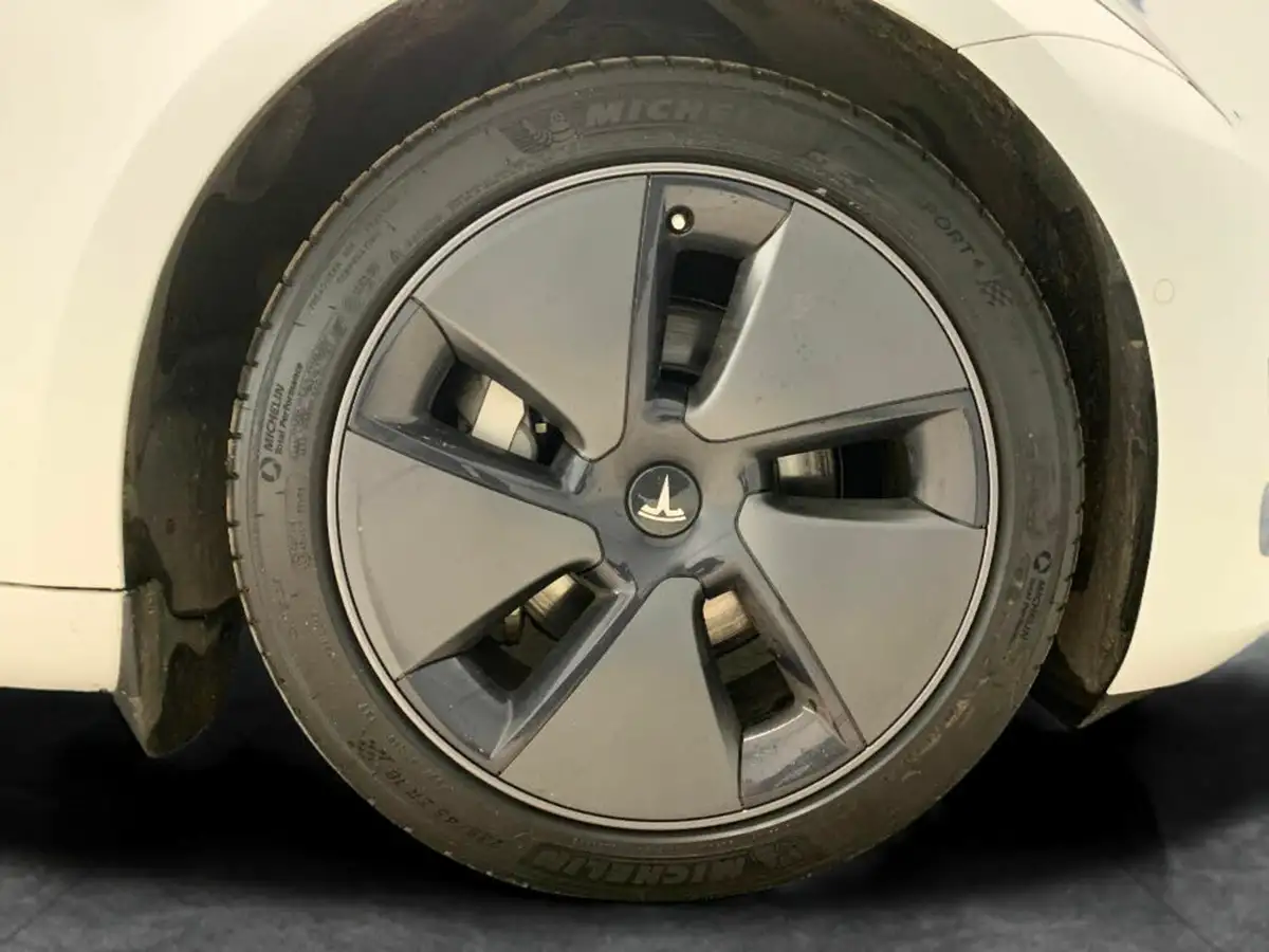 2022-tesla-model-3-e-long-range-big-24