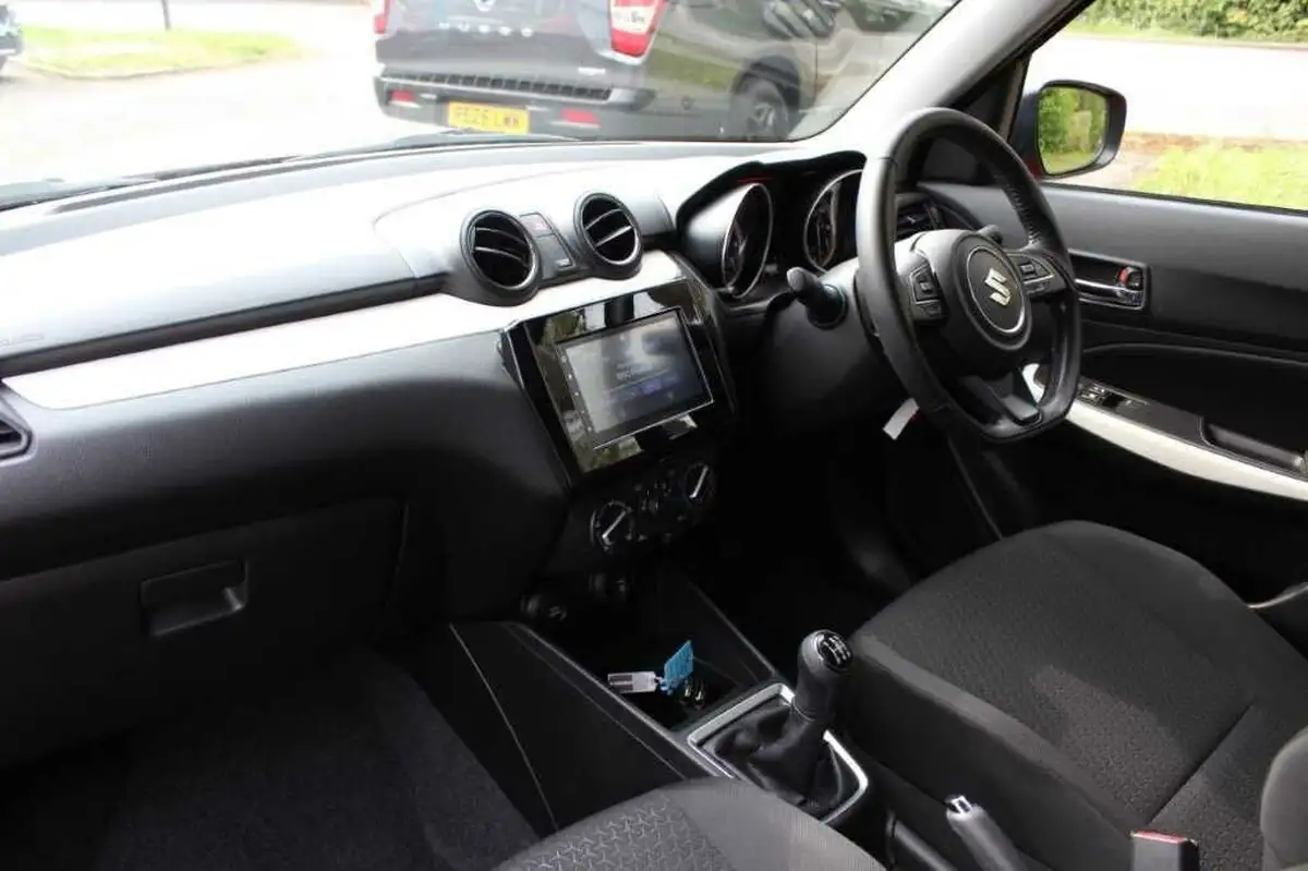 2022-suzuki-swift-12-dualjet-sz-l-big-28