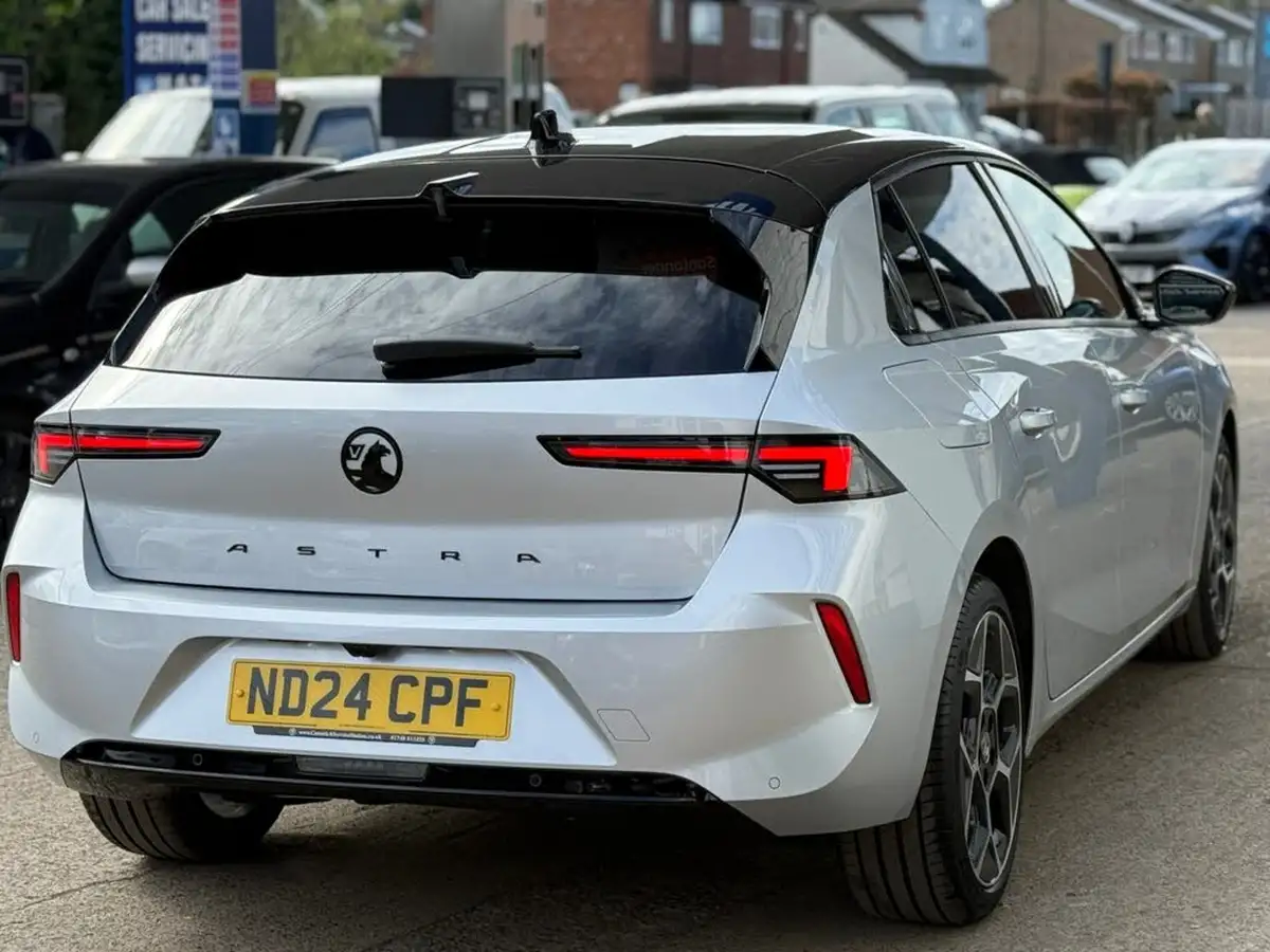 2024-vauxhall-astra-12-turbo-ultimate-130ps-hatchback-big-36