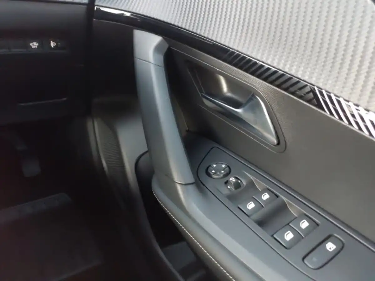 2024-peugeot-2008-suv-12-puretech-allure-130ps-eat8-big-11