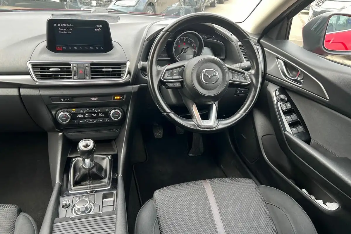 2017-mazda-mazda3-20-sport-nav-120ps-hatchback-5d-big-16